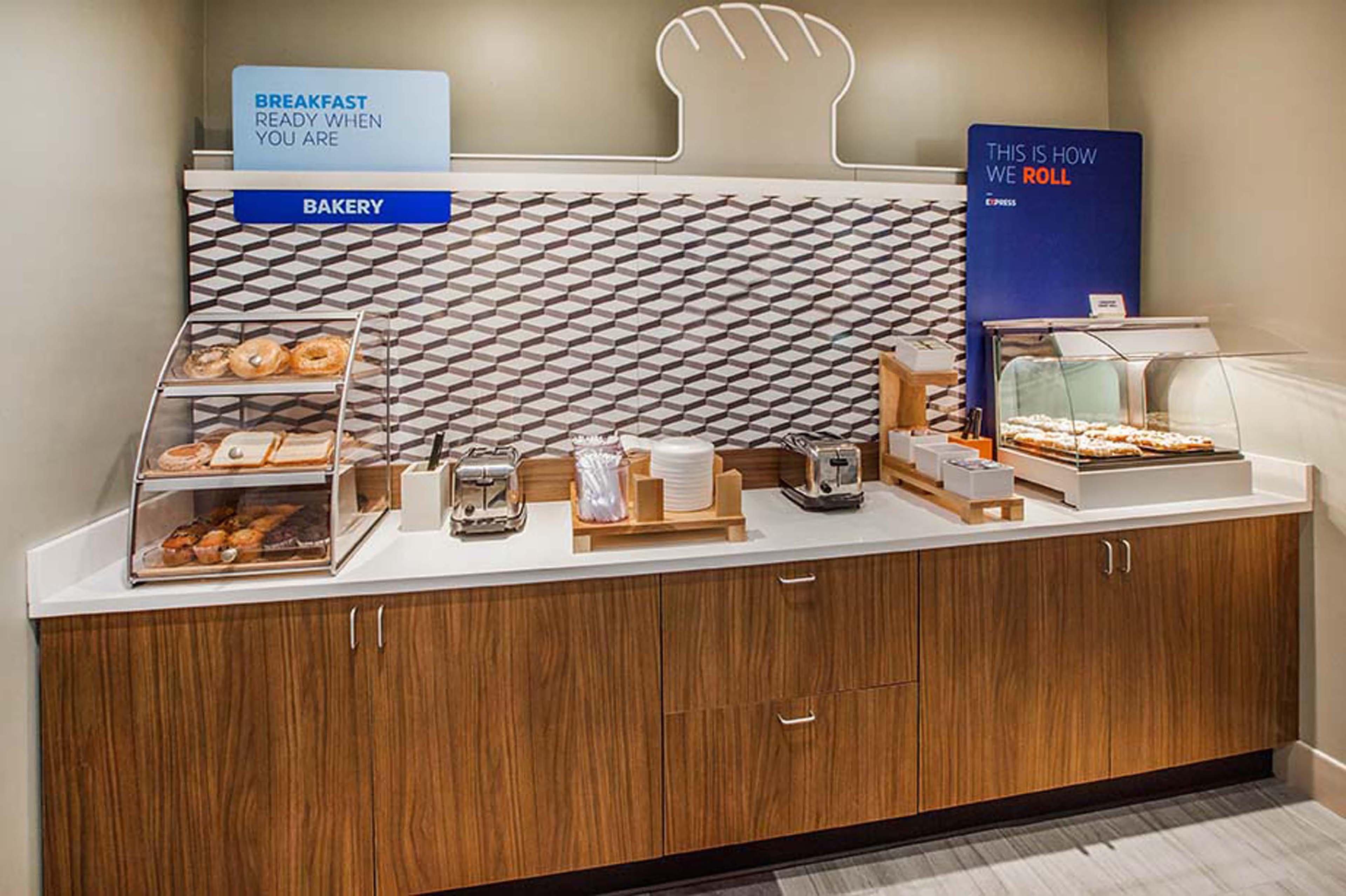 Holiday Inn Express & Suites Austin Nw - Four Points By Ihg Экстерьер фото